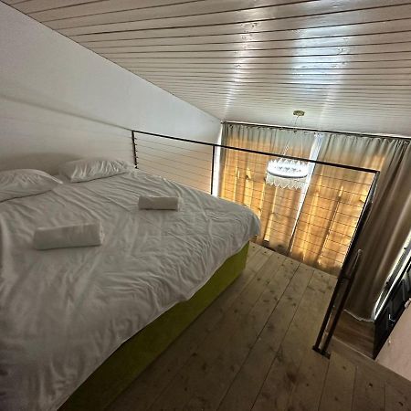 Local Hotel Tbilisi Luaran gambar