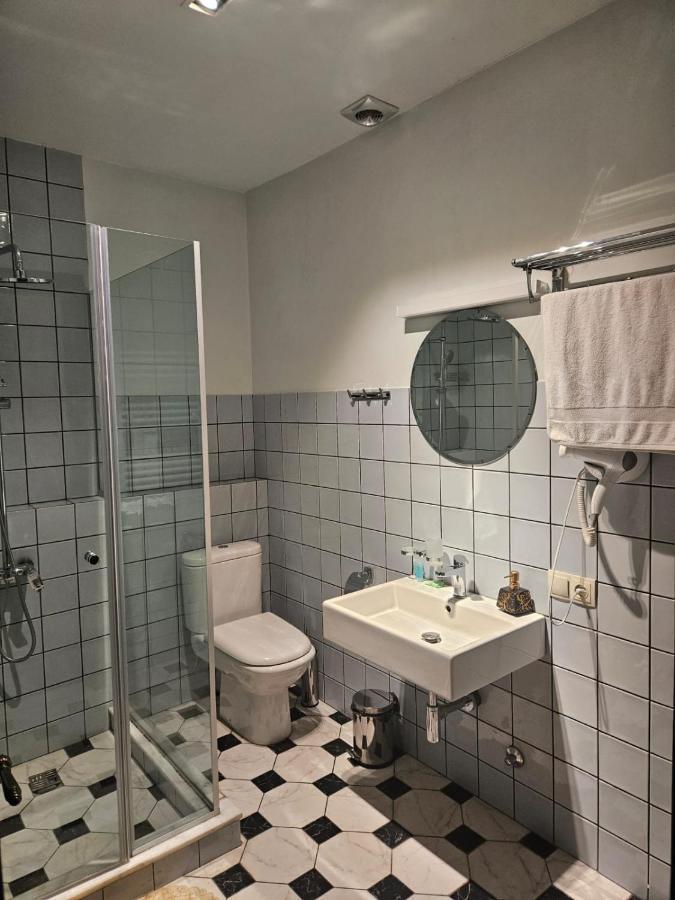 Local Hotel Tbilisi Luaran gambar