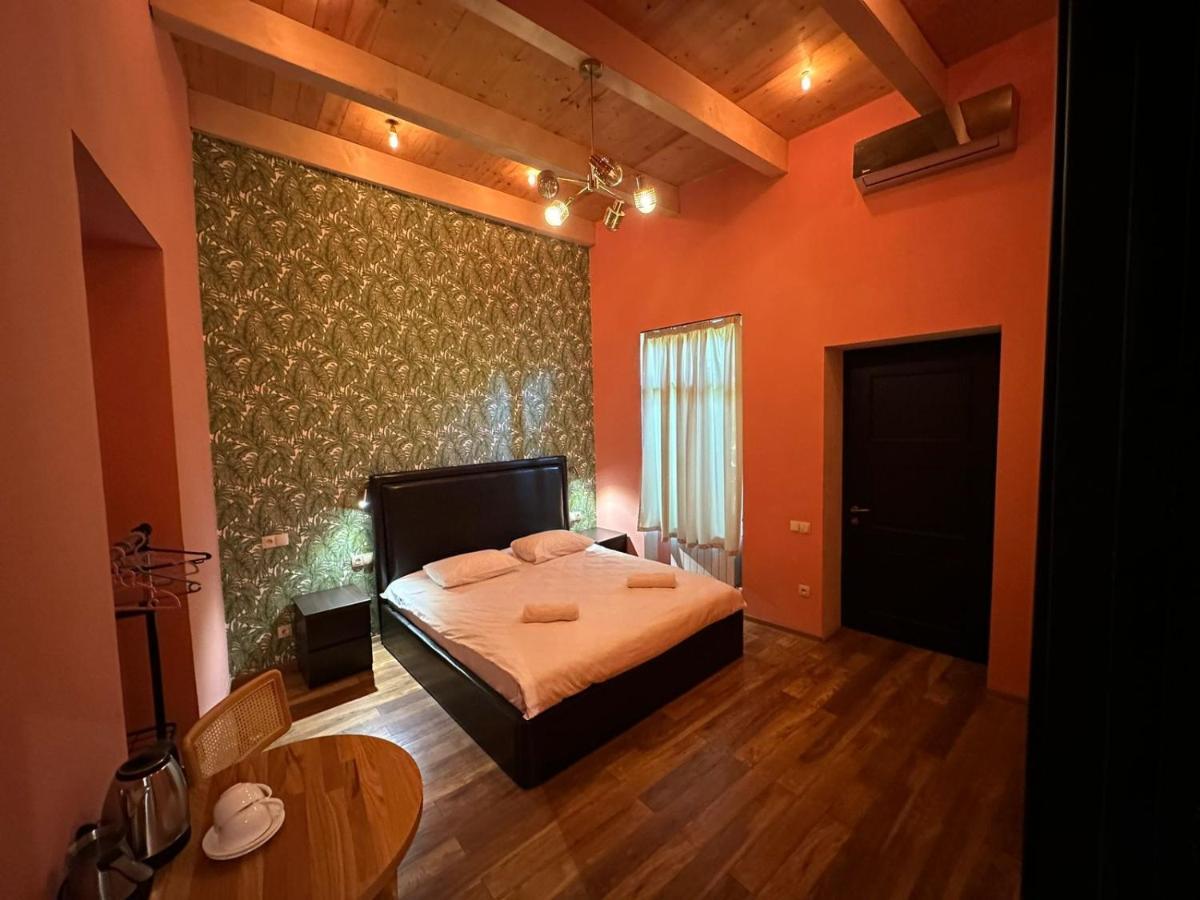 Local Hotel Tbilisi Luaran gambar