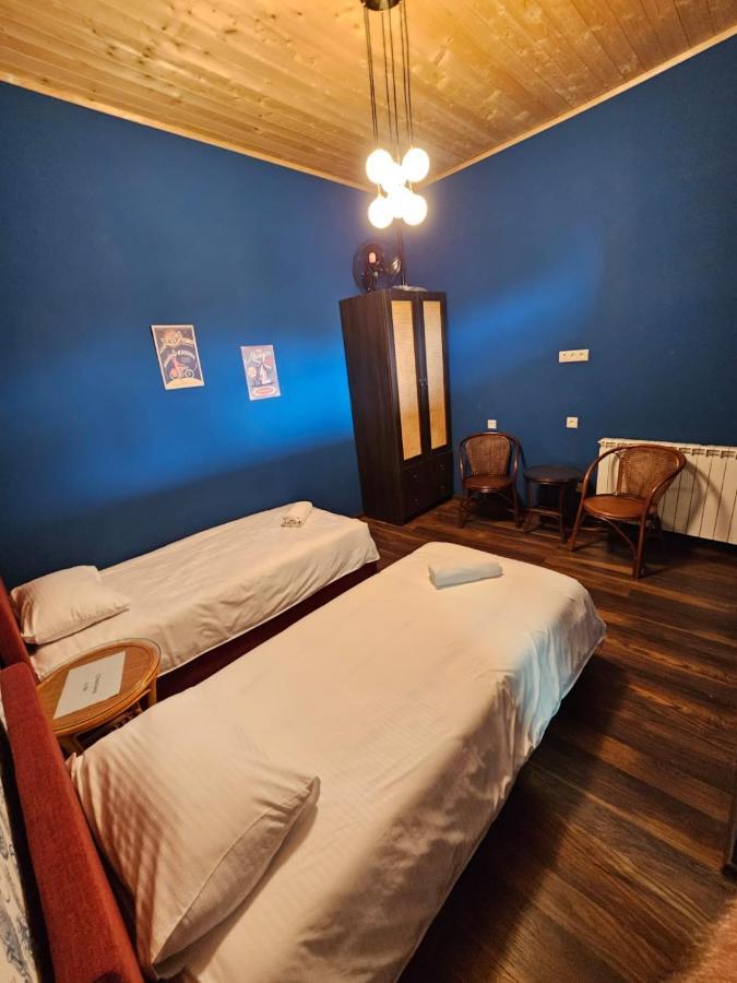 Local Hotel Tbilisi Luaran gambar